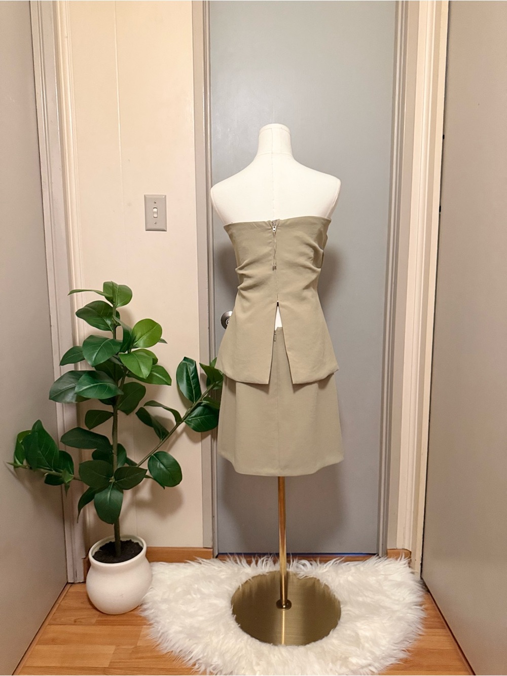 Aritzia Wilfred Crepette Mini Skirt – Martini Olive – Size 8 - Picture 3 of 12